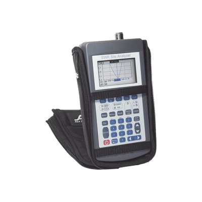 Analizador de Antena LIBERATOR para Sitio, mide SWR, Pérdida por Retorno y FDR (Reflectómetro en el Dominio de Frecuencia), 100 kHz-1500 MHz, puerto N Hembra Único, Terminaciones en N Macho de 50 Ohm y Corto-circuito incluidas.