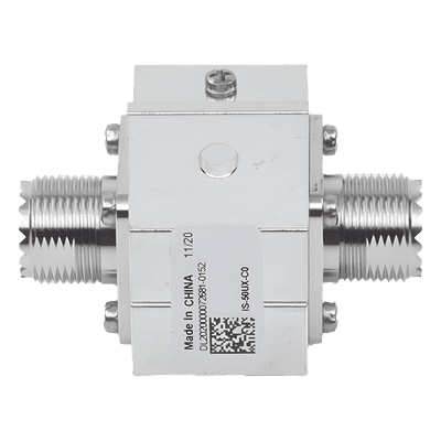 Protector RF Coaxial / Rango 1.5 a 700 MHz / Supresión 20 kA / Potencia HF 2 kW / Conectores UHF Hembra / Ceja Lateral
