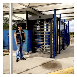 Torniquete de Cuerpo Completo / 4 Ejes de Seguridad / Rotación 90° / Paso 25 Personas/min / Emergencia 40 Personas/min / Interior/Exterior con Techo / 110 VCA / Acero Inoxidable con Pintura Gris