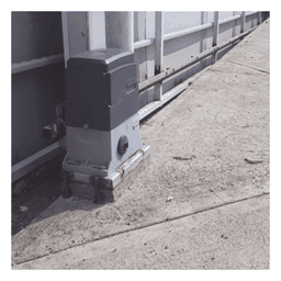 Operador para Puertas Corredizas / 1200 kg / Torque 110 Nm / Motor de Cremallera 3000 hrs / IP44 / 110V / 10 m (32.8 ft) Máx.