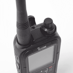 Radio portátil aéreo VHF con display de 2.3 pulgadas y teclado, 6W (PEP) de potencia.